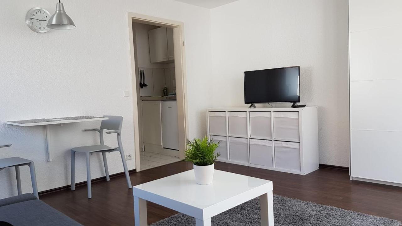 Ferien- Und Businessapartment I Modern Mit Wlan Und Parkplatz Nahe Zentrum, Automobil- Und Tech-Firmen, Messe Renningen Bagian luar foto